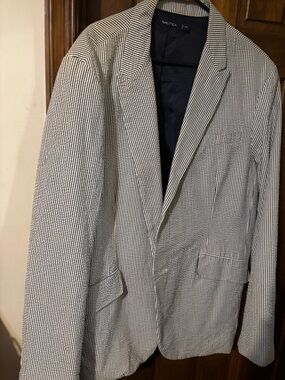 Nautica Men's White & Navy Seersucker Sport Coat